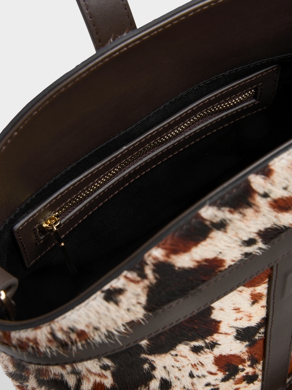 Extravagant bucket bag