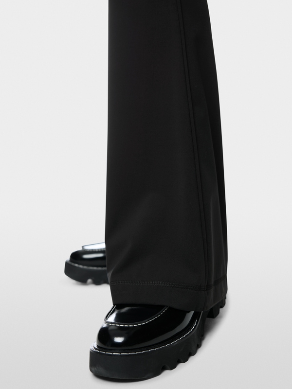 FRENDA trousers in a feminine fit