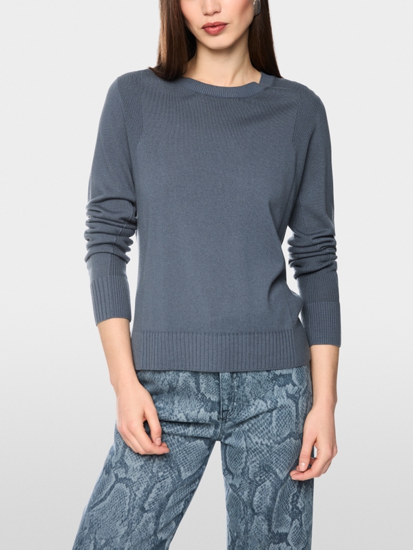 Lightweight jumper