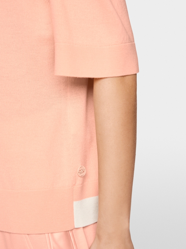 Fine-knit hoodie with contrast details