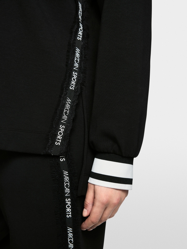 Sweatshirt with delicate lace details