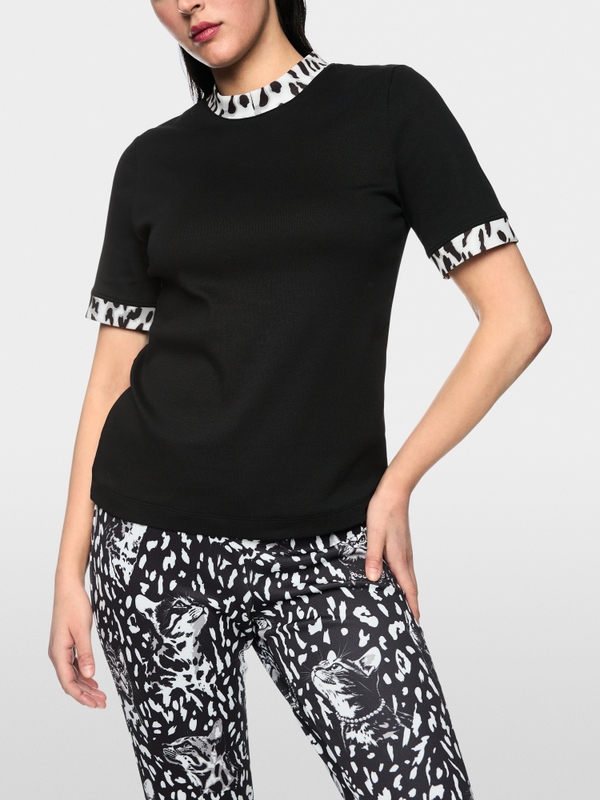 T-shirt with leopard-print sleeves