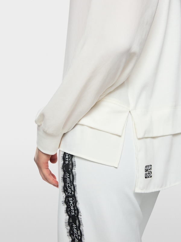 Loose-fitting blouse