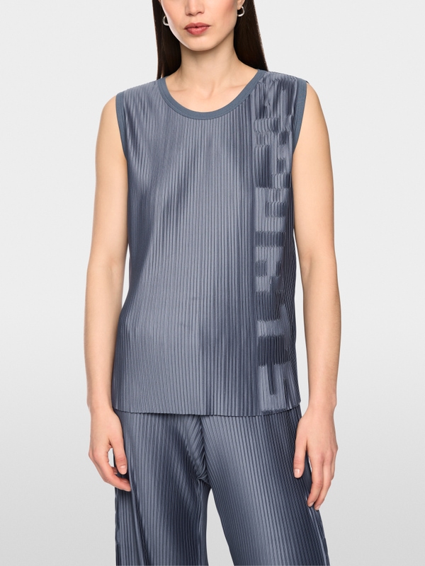 Top with pleats