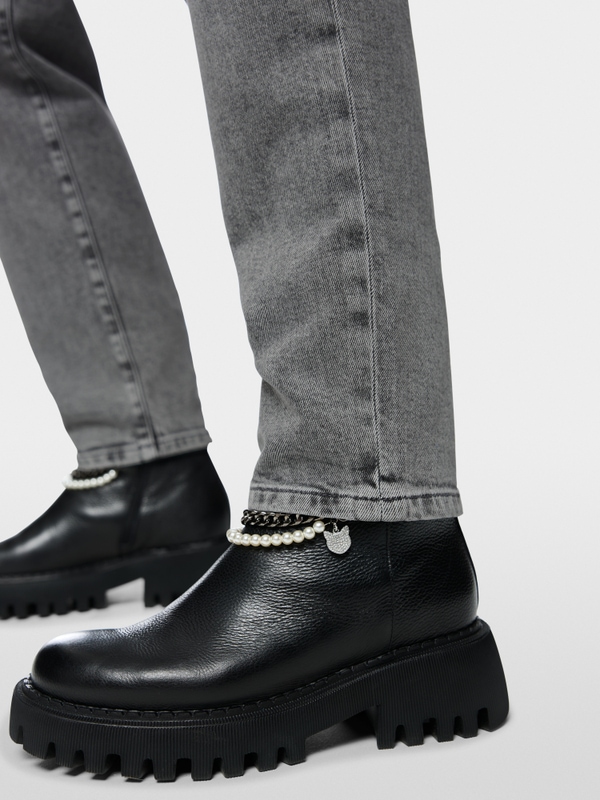 FEURA feminine fit jeans