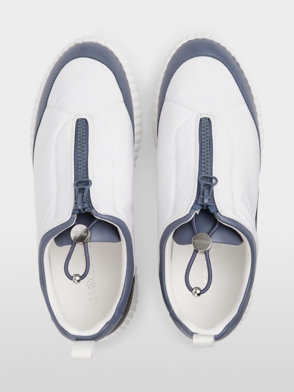 Sneakers with zip