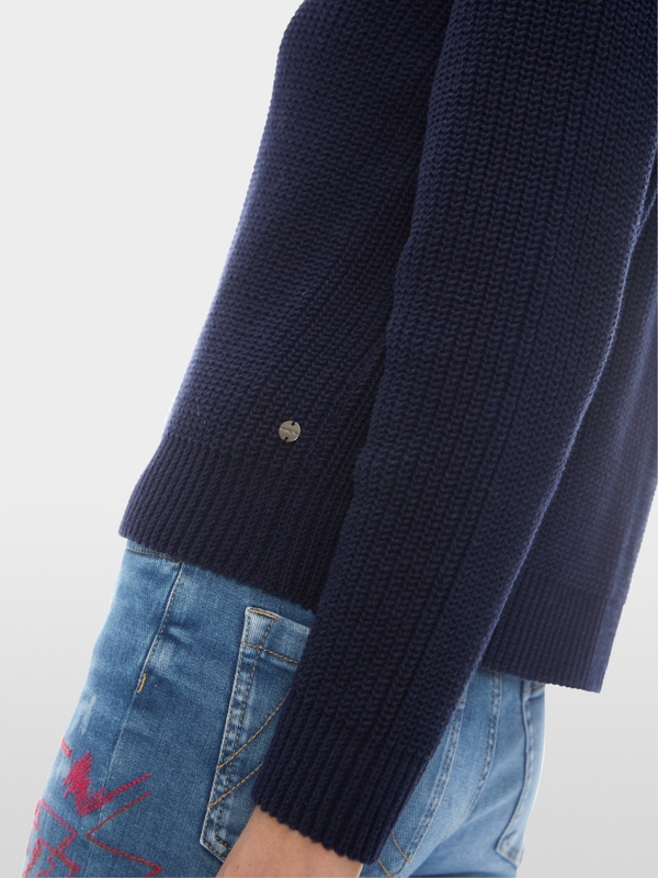 Ribbed cardigan knitted in Germany