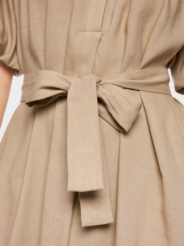 Kleid mit Falten