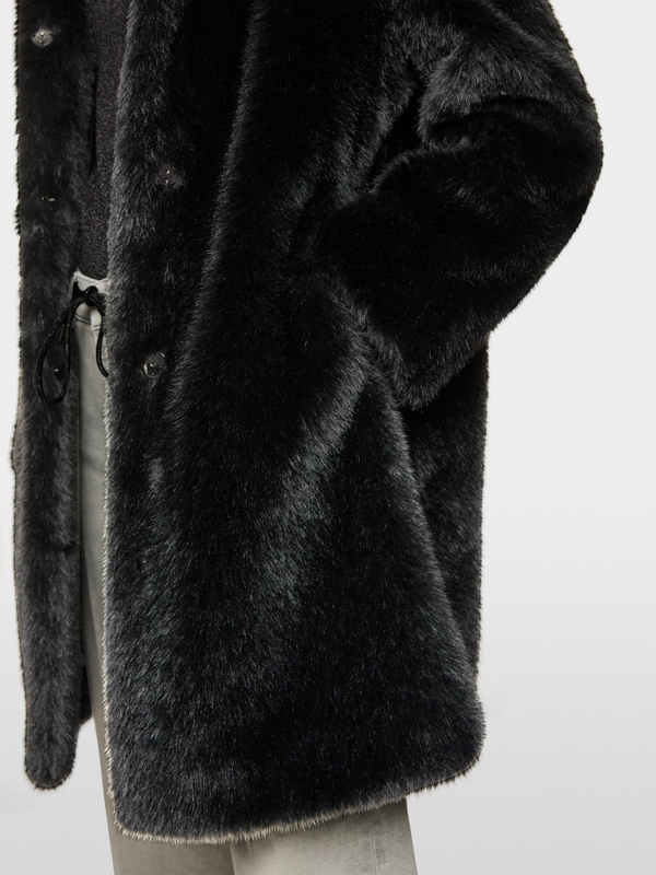 Mantel aus Fake Fur mit Kapuze