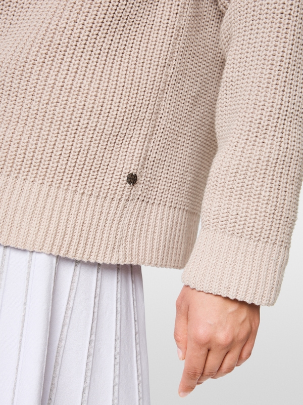Ribbed cardigan knitted in Germany