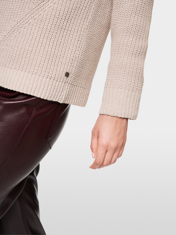 Pull encolure en V tricoté en Allemagne
