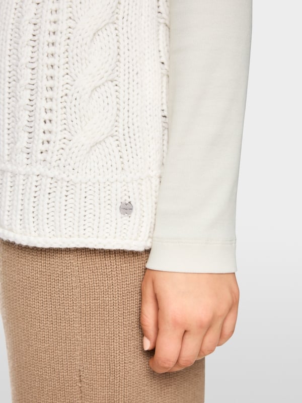 Spencer Knitted in Germany