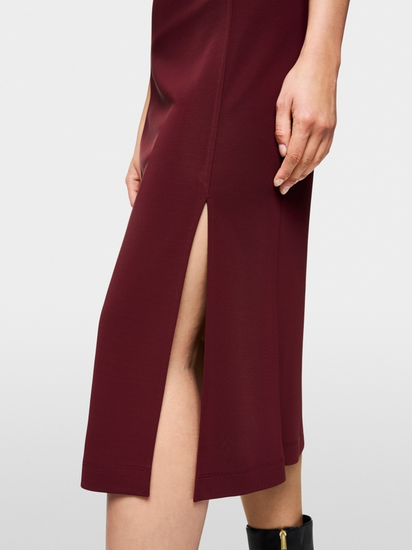 Robe midi sportive et chic avec fente