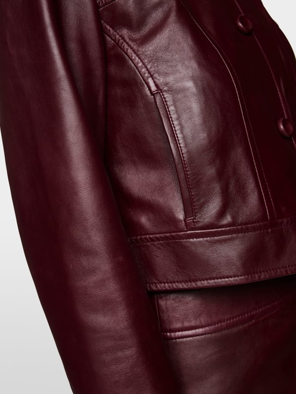 Kurze Lederjacke mit Kragen