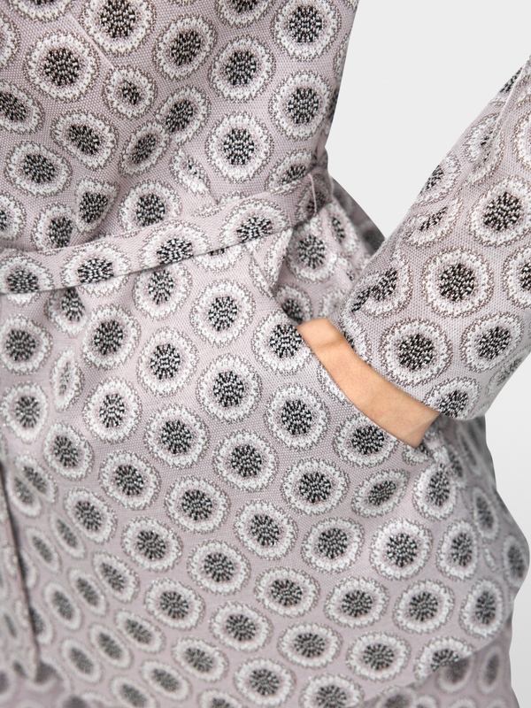 Kastenjacke mit Taillengürtel