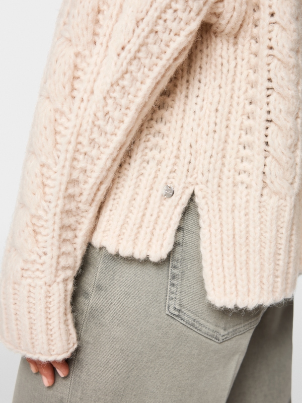 Tricoté en Allemagne Pull à motif torsadé