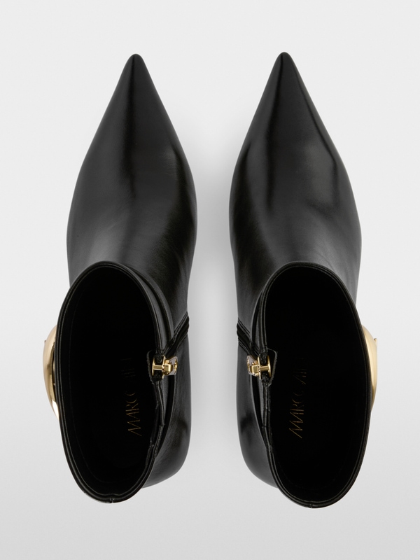 Bottines à boucle dorée
