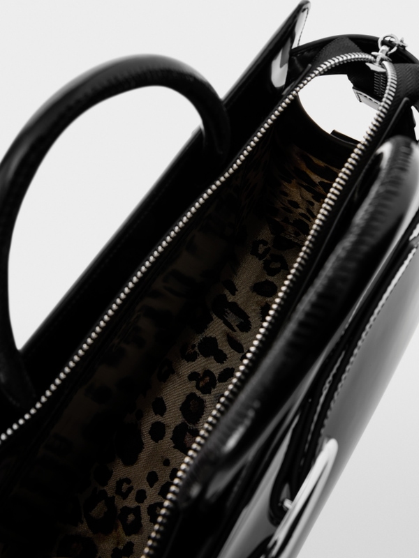 Elegante handtas met gesp met logo