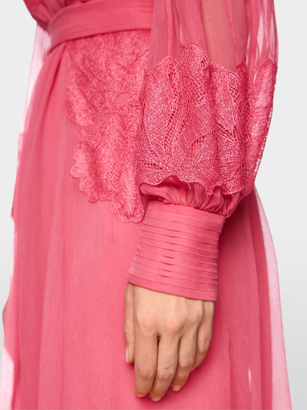 Transparentes Kleid mit Spitze