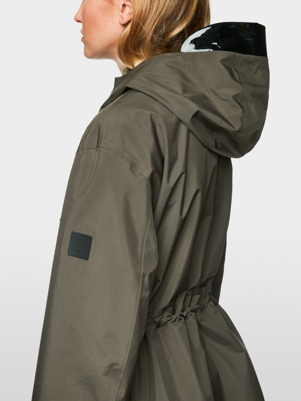 Veste outdoor avec cordon coulissant