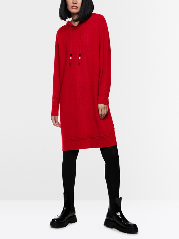 Robe en maille fine avec capuche