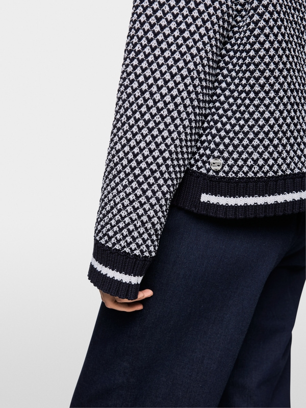 Knitted in Germany short jumper