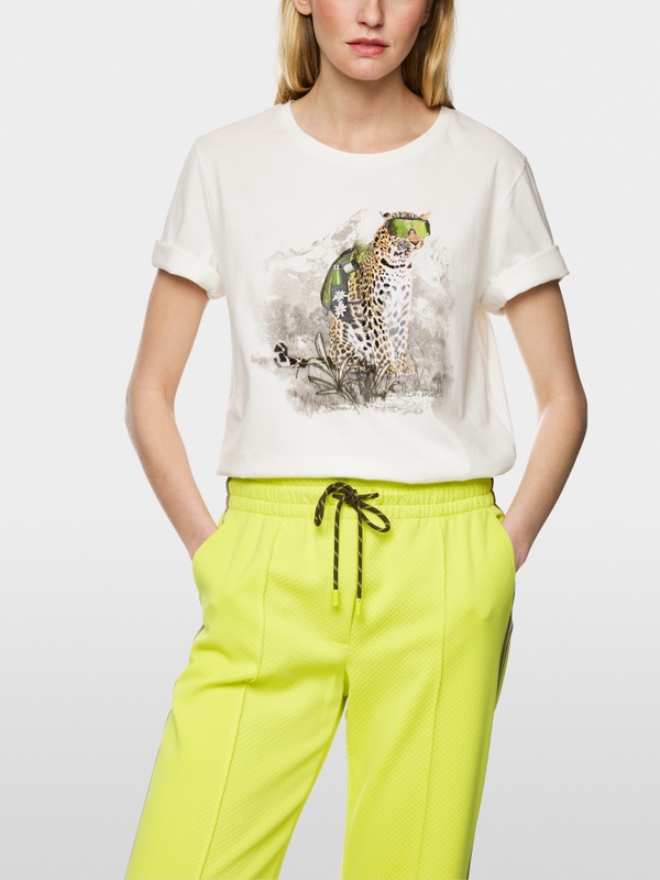 T-shirt avec léopard en randonnée