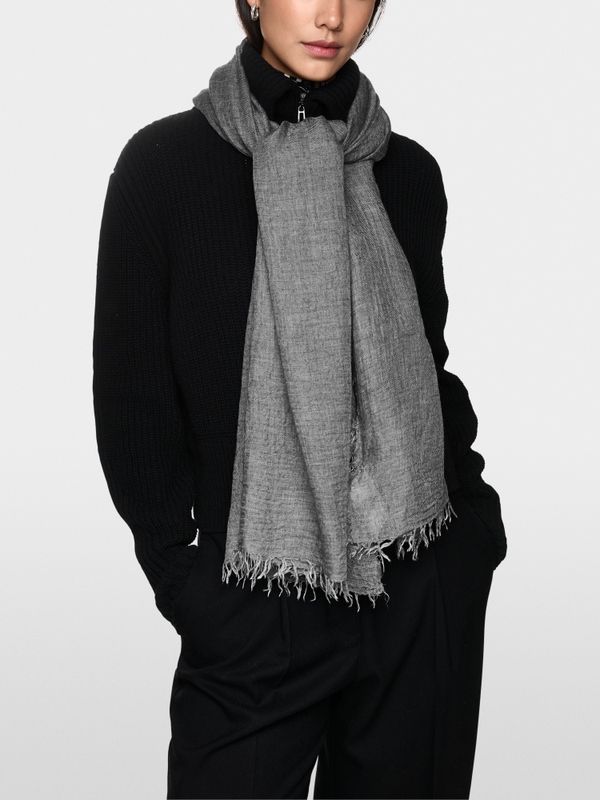 Scarf in crinkle look