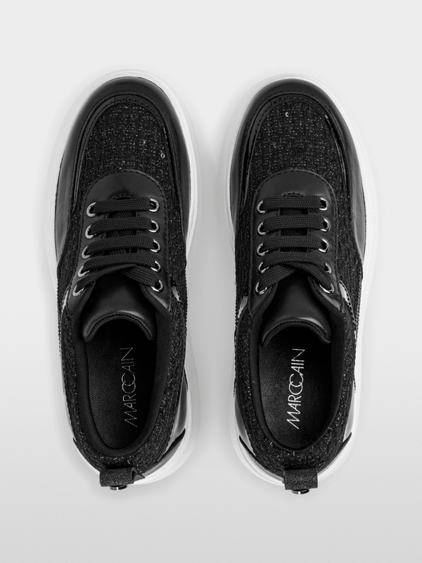 Sneakers met glitter en lakdetails