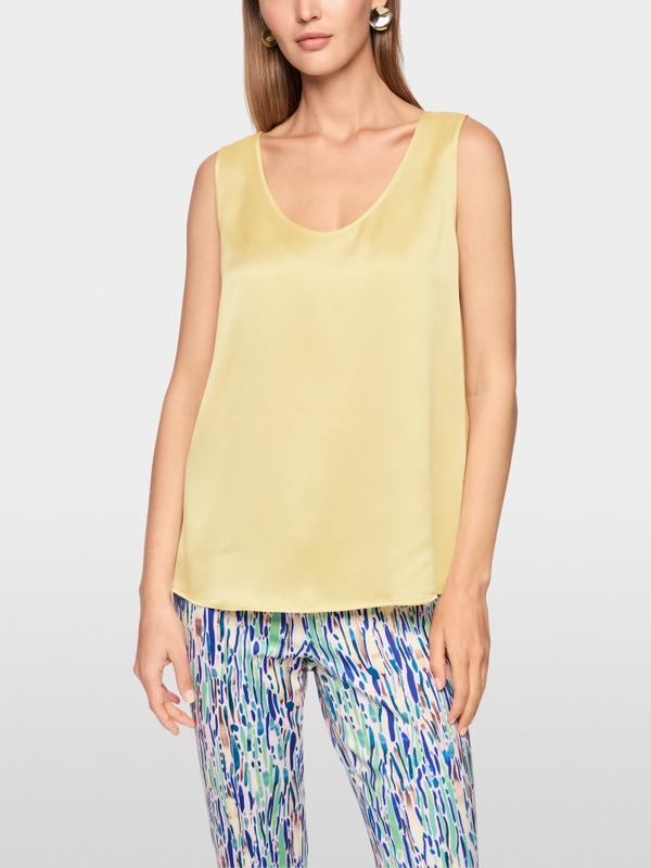 Seidentop mit Rundhalsausschnitt