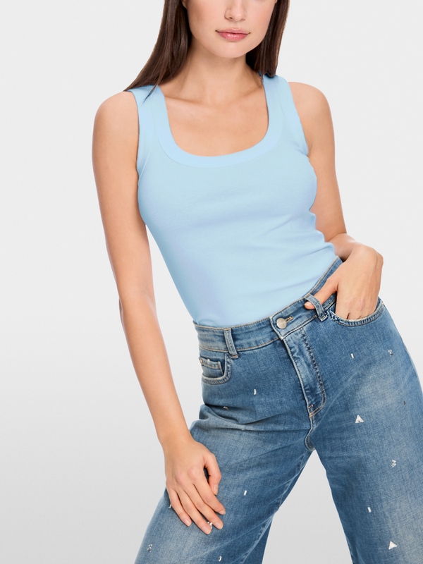 Slim-fit top