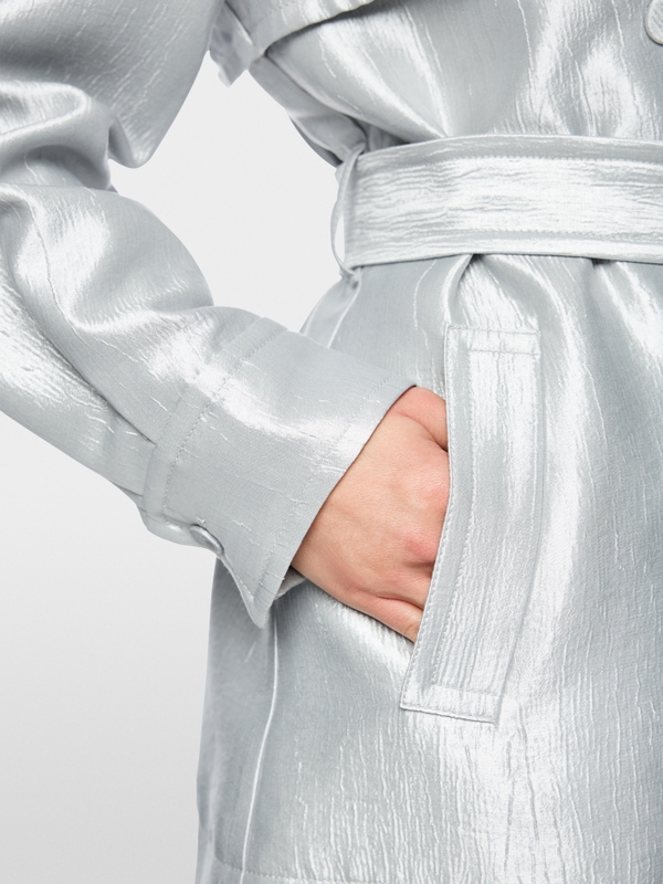 Lightweight outdoor jacket with shimmer