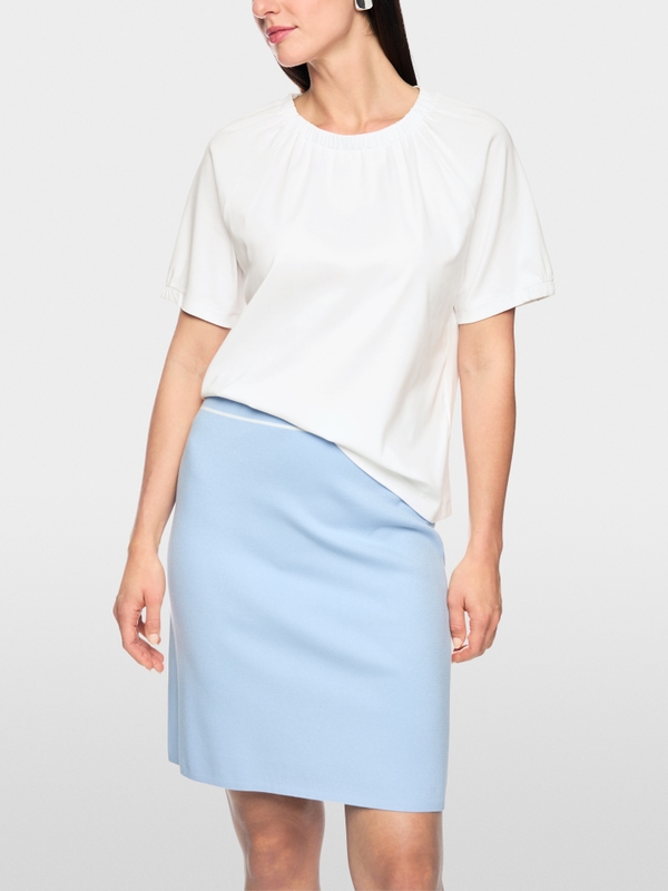 Plain short-sleeve shirt with gathering