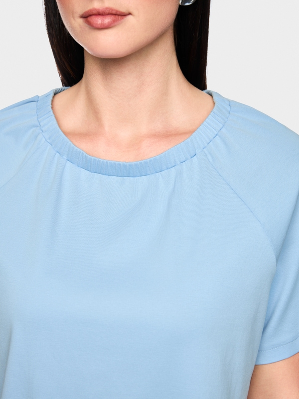 Plain short-sleeve shirt with gathering