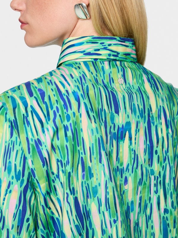 Feminine blouse with confetti print