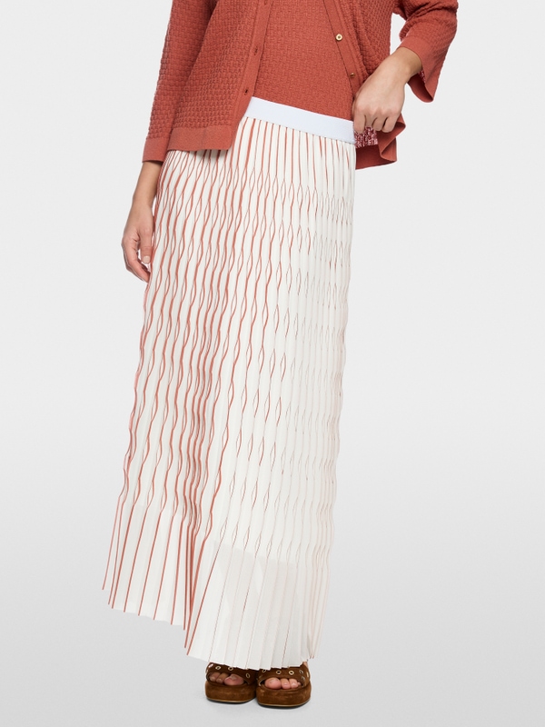 Maxi skirt with pleats