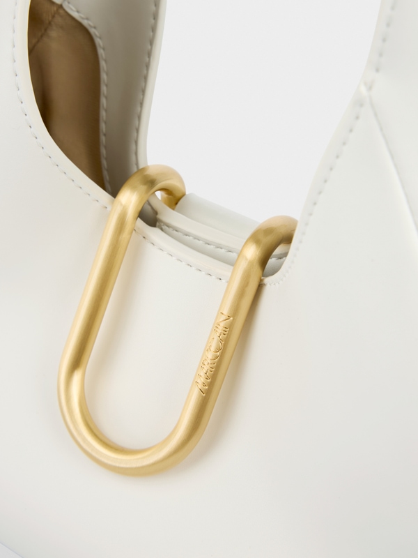 Hobo bag with metal fittings