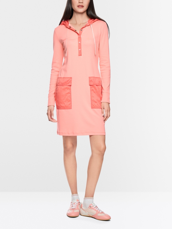 Sporty dress with hood