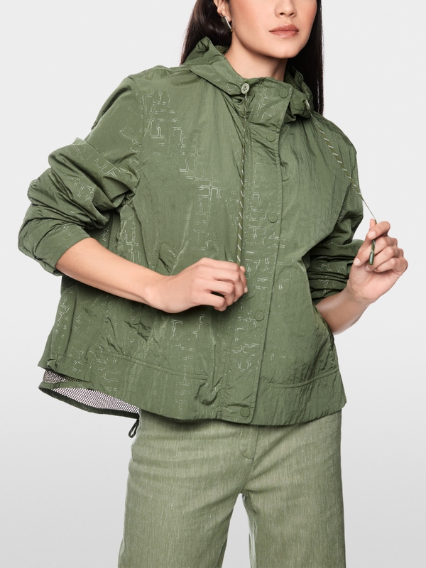 Lightweight outdoor jacket