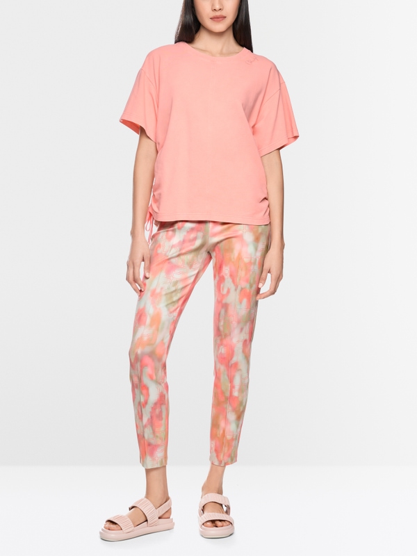 T-shirt with gathering