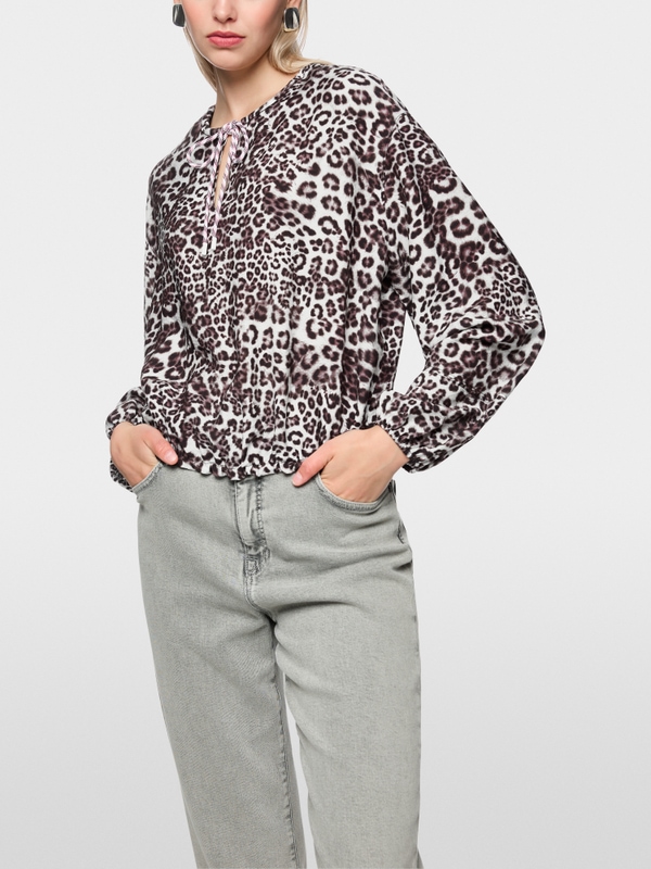 Blouse with leopard print