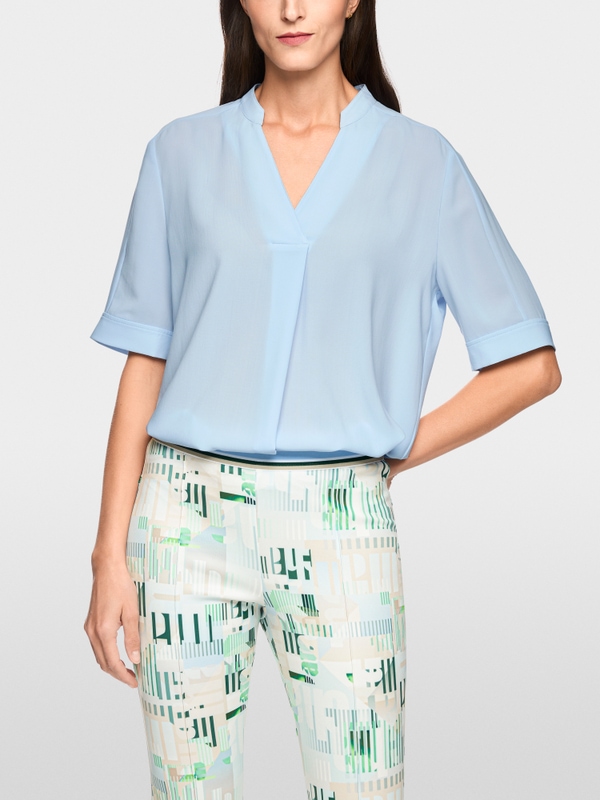 Short-sleeved blouse