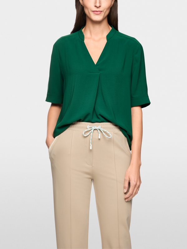 Short-sleeved blouse