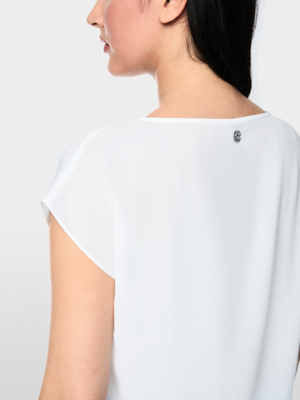 Sleeveless blouse