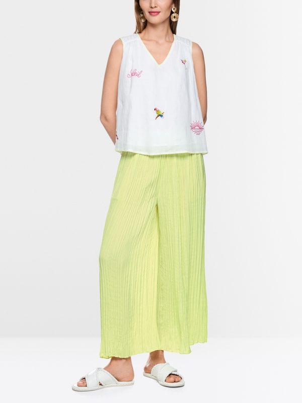 Loose top with embroidered patches