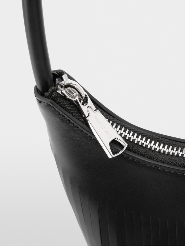 Shoulder bag with fringes