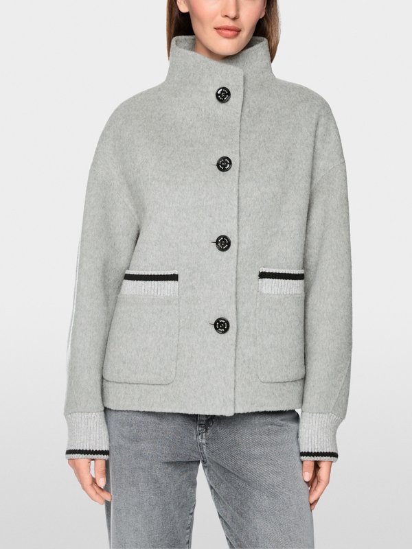Sporty jacket with stand-up collar