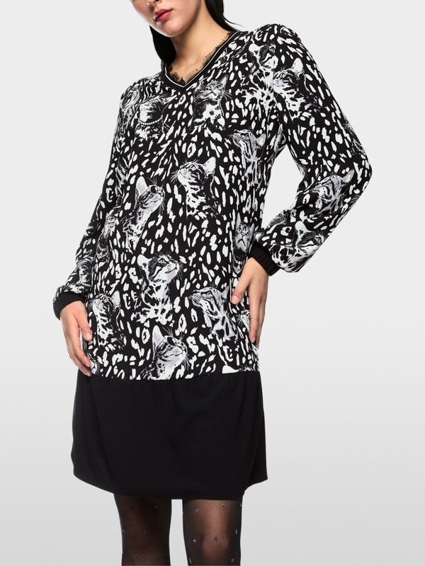 Dress with print and flounce