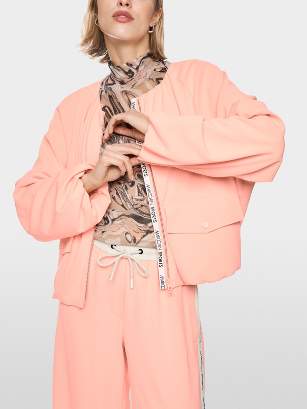 Blouson féminin avec fronces
