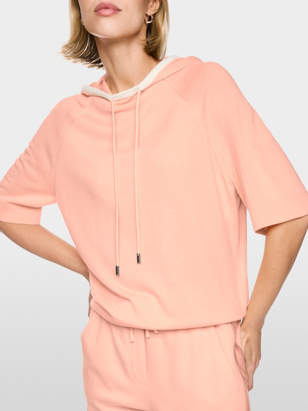 Fine-knit hoodie with contrast details